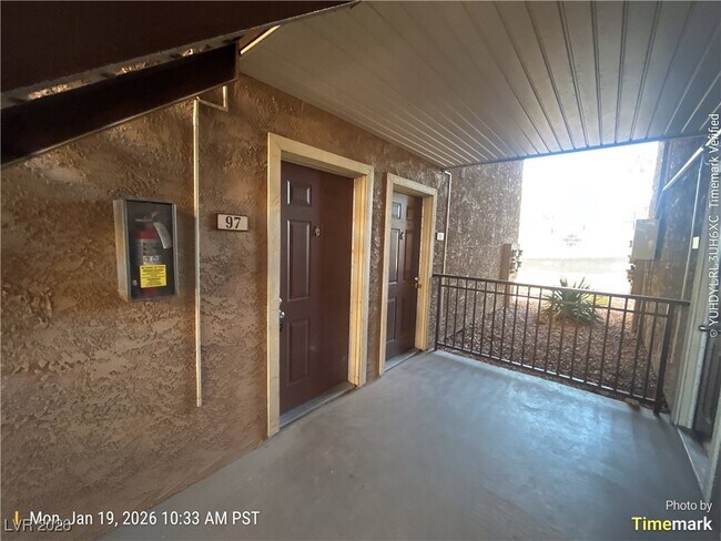 Foto del edificio - 4450 Sandy River Dr