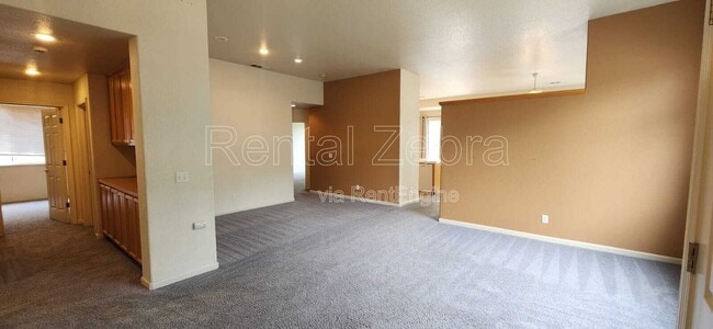 Building Photo - 3795 Swan Ave