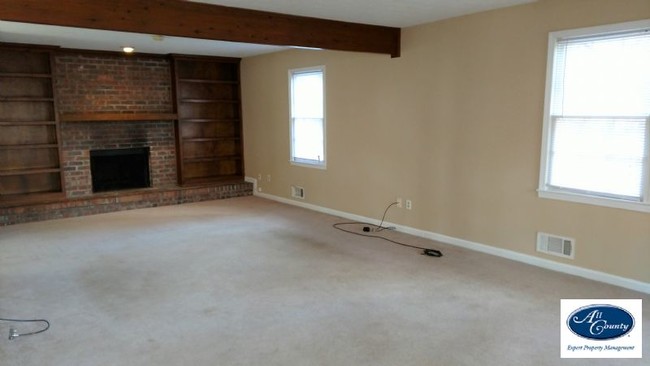 Building Photo - 698 Dogwood Dr