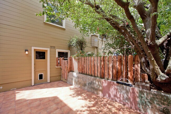 Building Photo - 496 Wilde Ave