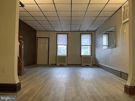 Building Photo - 439 Roxborough Avenue
