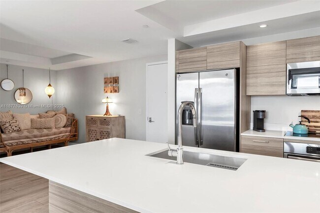 Foto del edificio - 121 NE 34th St