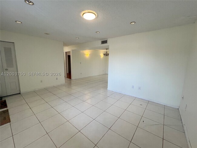 Foto del edificio - 8401 SW 107th Ave