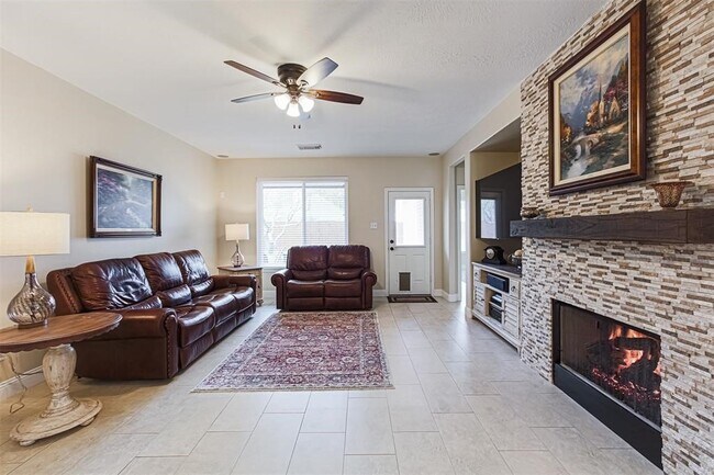 Foto del edificio - 3034 Glenthorpe Ln