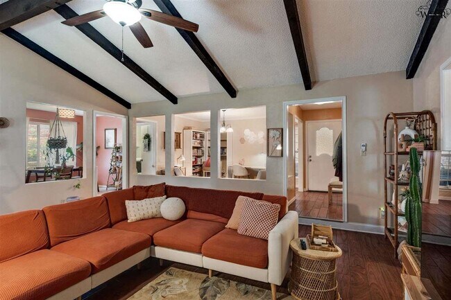 Foto del edificio - 5607 Briargrove Dr