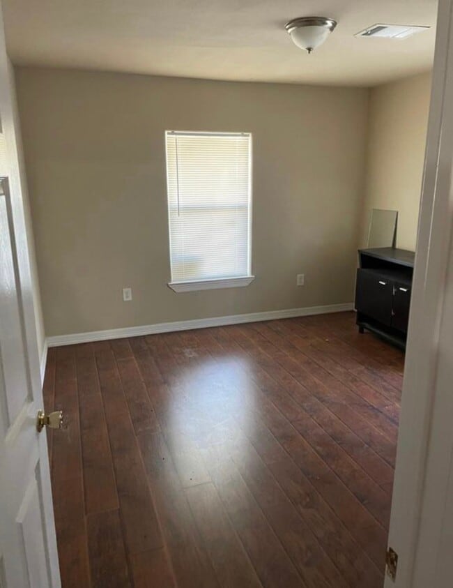 Building Photo - 2704 Campbell St