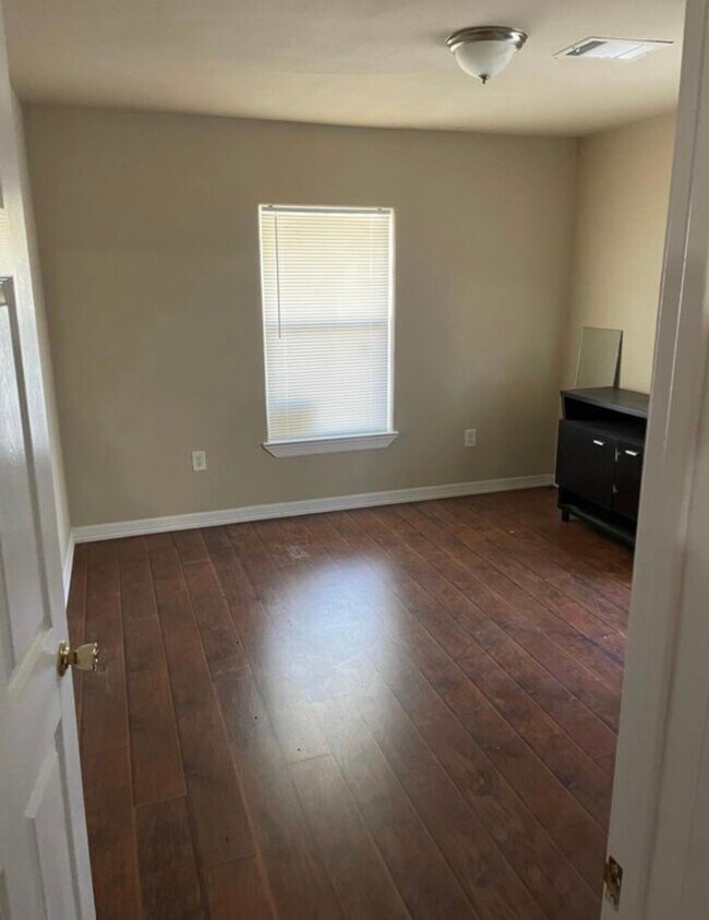 Foto del edificio - 2704 Campbell St