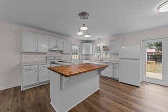 Building Photo - 105 Shady Ln Dr