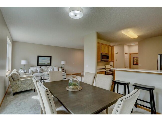 Foto del edificio - 9008 Comstock Ln N
