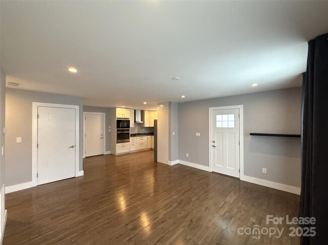 Building Photo - 300 E Peterson Dr
