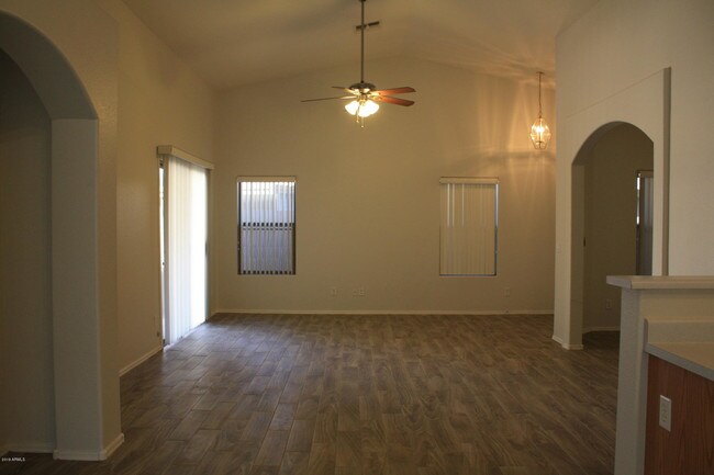 Foto del edificio - 12558 W Indianola Ave