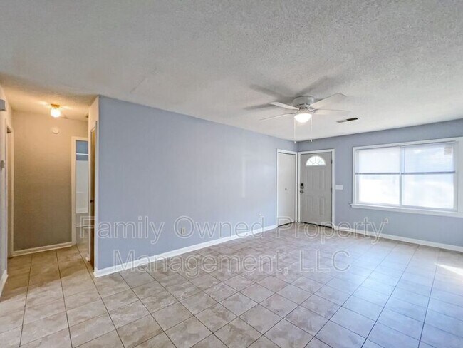 Building Photo - 113 Susan Dr