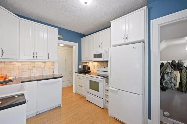 Building Photo - 5000 Zenith Ave S