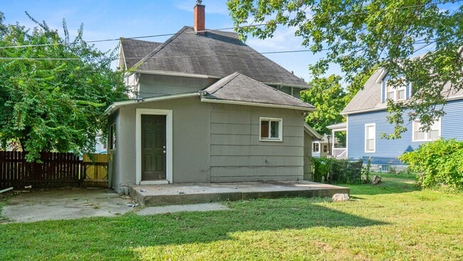 Building Photo - COMING SOON! 3 Bedroom House