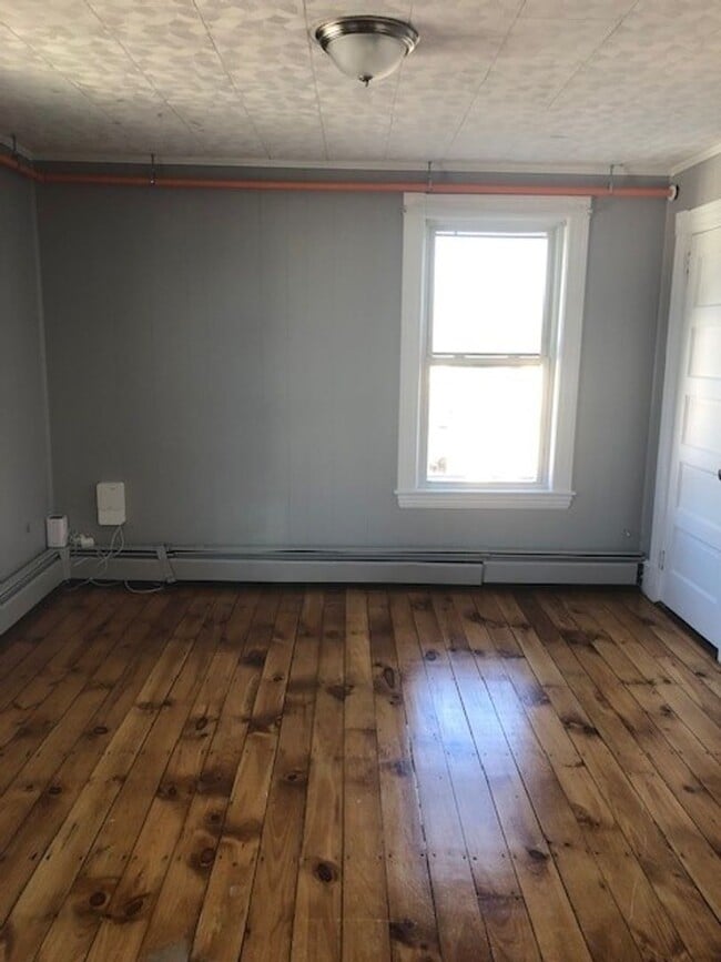 Building Photo - 3 Bedroom Apartment - 1st Floor Unit