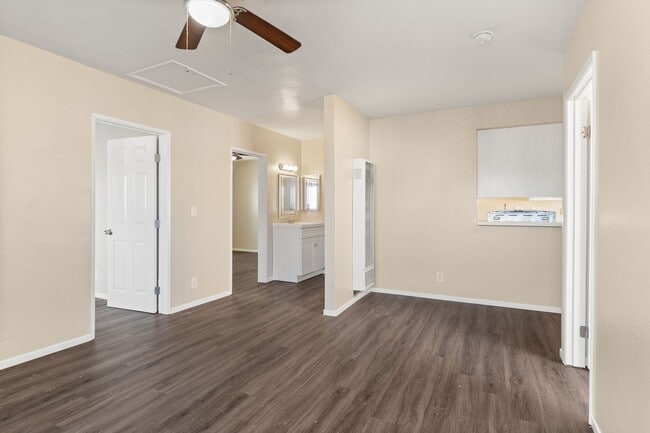 Building Photo - 811 Gardenia Avenue