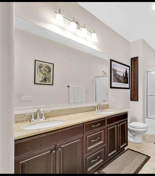 Building Photo - MOVE-IN-SPECIA-VERY-QUIET-AREA-SPACIOUS-UNIT-WITH-WASHER/DRYER