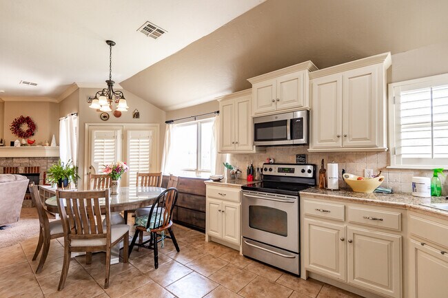 Kitchen - 313 Kody Ct