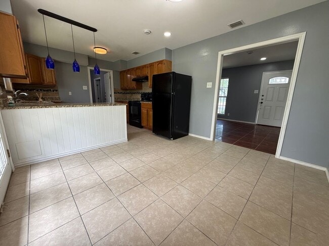 Building Photo - 3730 La Sabre Dr