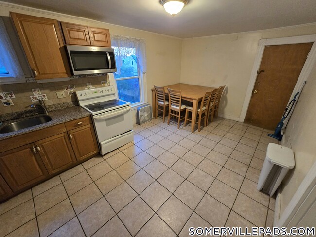 Foto del edificio - 243 Highland Ave