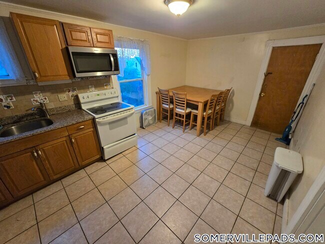 Building Photo - 243 Highland Ave