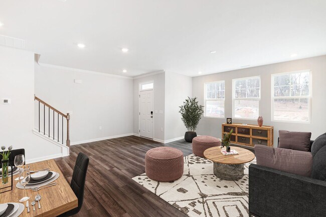 Foto del edificio - Move-In Ready 4-Bedroom Townhome in Rosedale!
