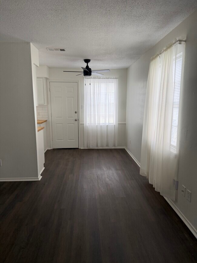 Puerta trasera/Comedor - 7121 Richfield Dr