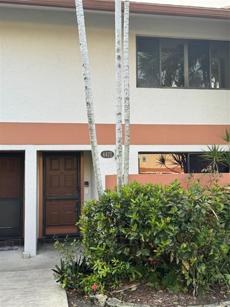 Foto principal - 4425 SW 70th Terrace