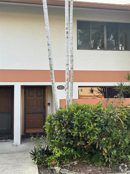 Building Photo - 4425 SW 70th Terrace