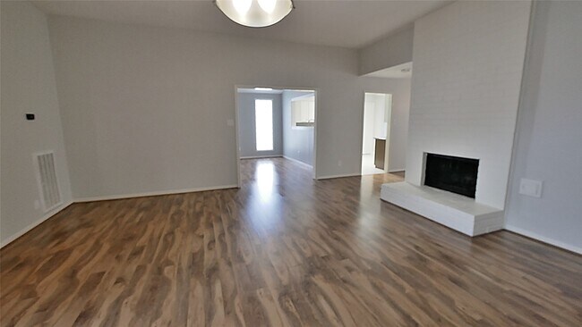 Foto del edificio - 12800 Briar Forest Dr