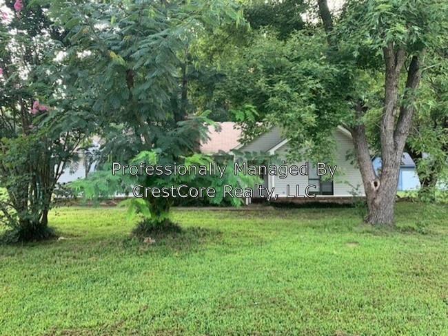 Building Photo - 160 Colonial Dr