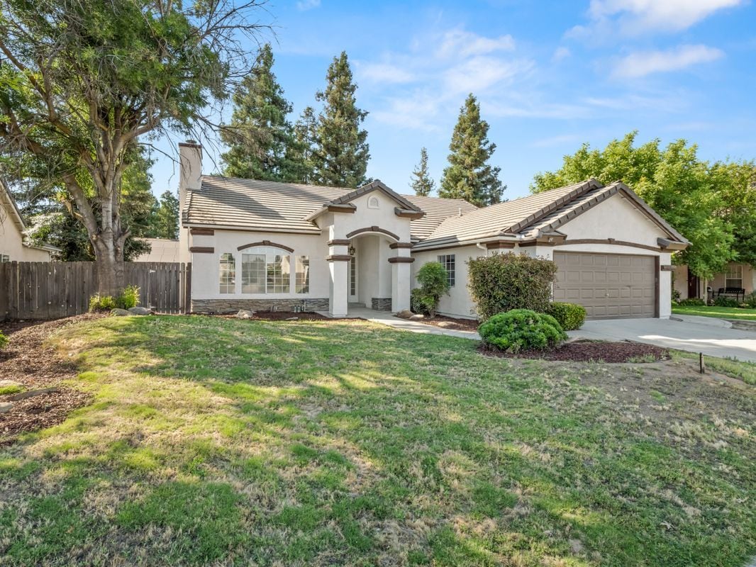 Foto principal - 2290 E Carter Ave
