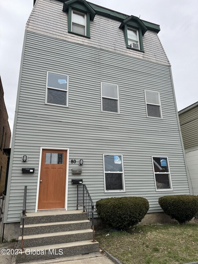 Primary Photo - 80 Hudson Ave