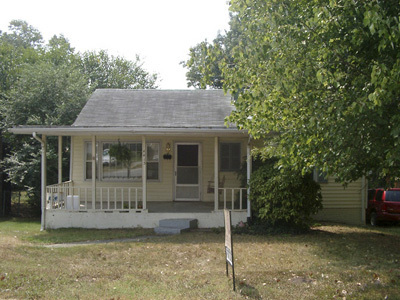 Primary Photo - 2/3 BR Highland Park home