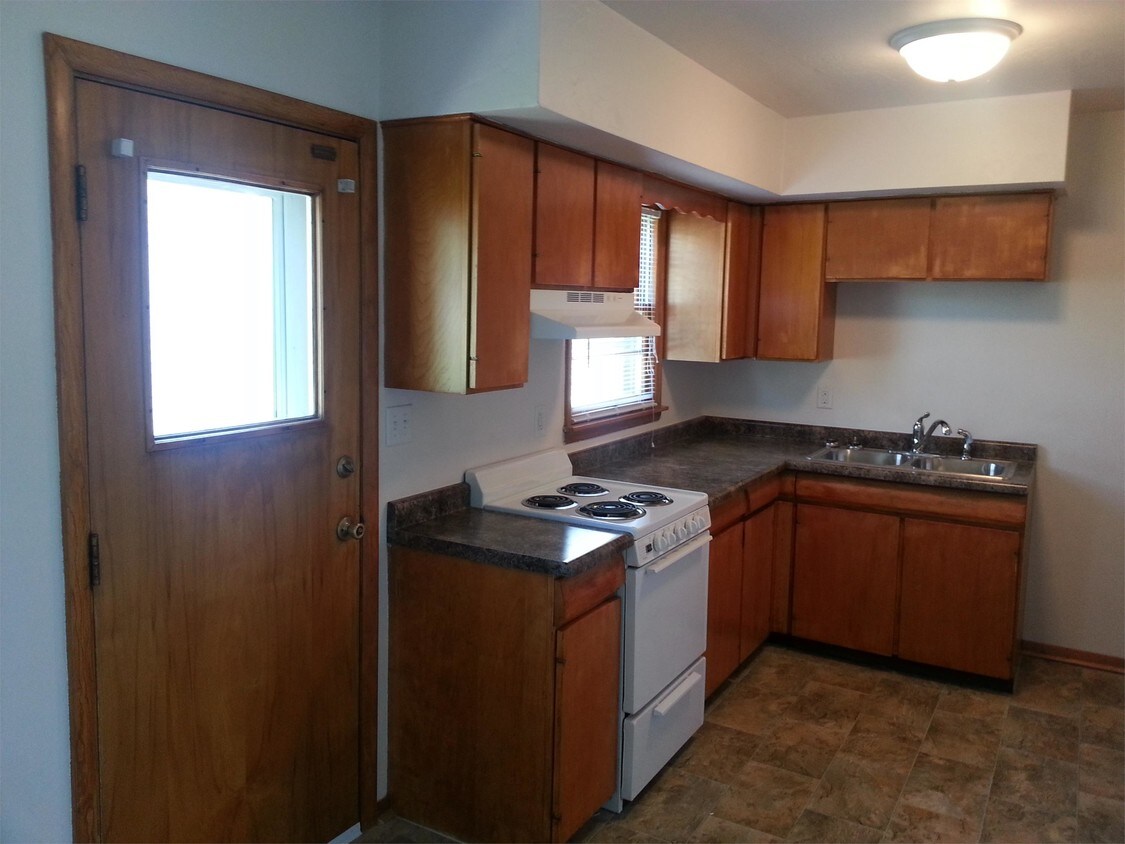 Primary Photo - 1207 Royal Dr