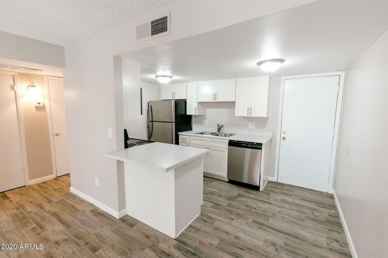 Primary Photo - 5022 N 17th Ave