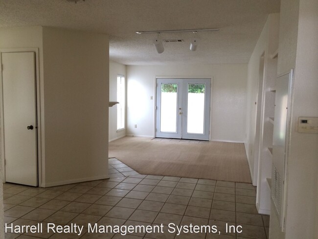 Building Photo - 2 br, 1 bath House - 4223 Lake Shore Villa...