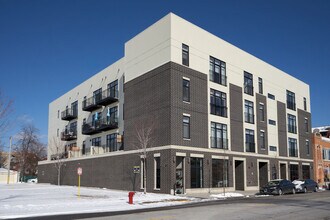 Building Photo - 926 E 43rd St