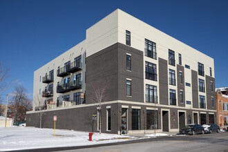 Building Photo - 926 E 43rd St