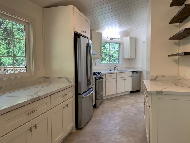 Building Photo - PENDING San Rafael Hillside Home