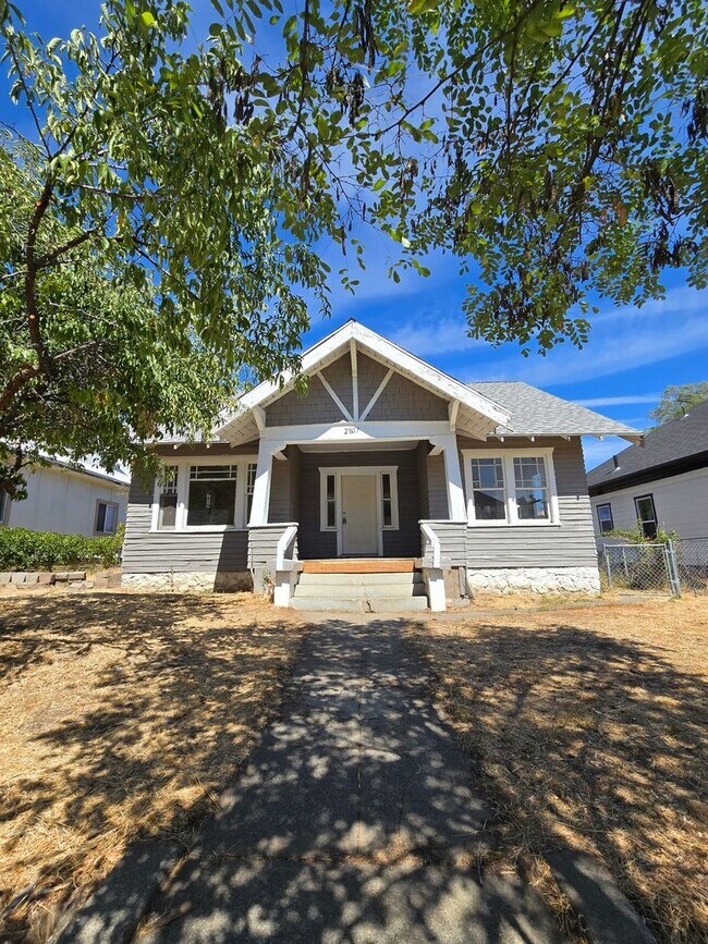 Foto del edificio - Central Spokane 4 BR/ 1 BA Home