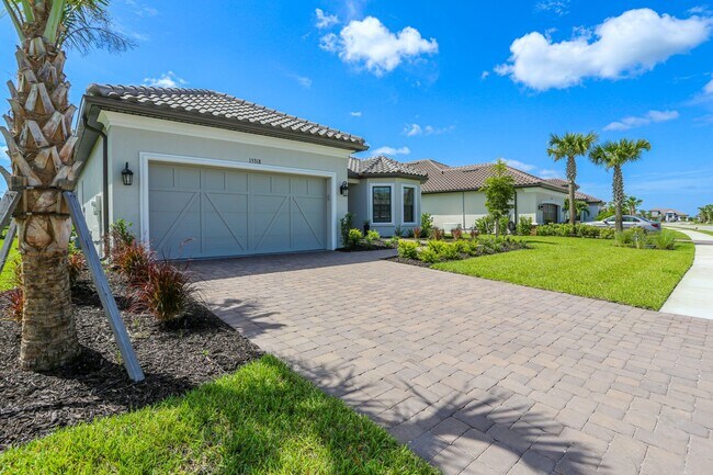 Foto del edificio - BRAND NEW** STUNNING POOL HOME**PROFESSIONALLY DECORATED**3 BEDS + DEN/ 3 FULL BATHS***ESPLANADE ...
