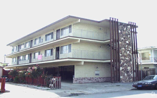 Foto del edificio - 142 Santa Lucia Ave