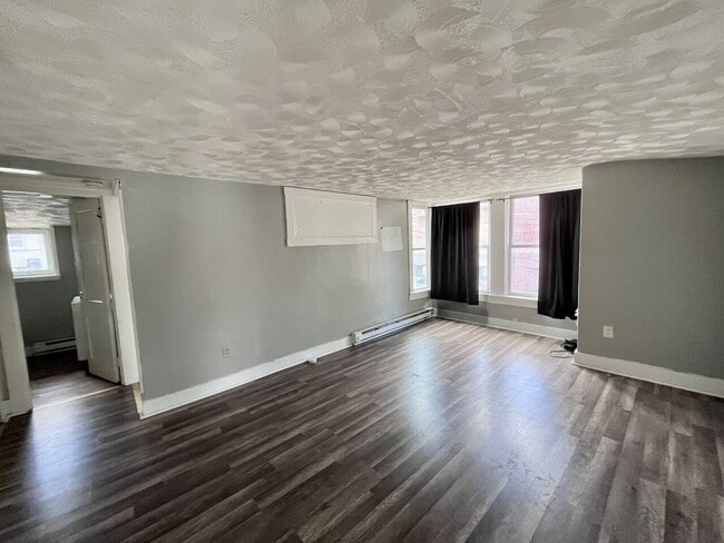 Building Photo - 542-544 N 6th St