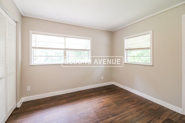 Foto del edificio - 1544 Breton Rd