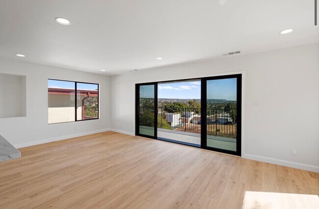 Foto del edificio - 2 Bed 1 Bath Apartment for Rent in Pacific...