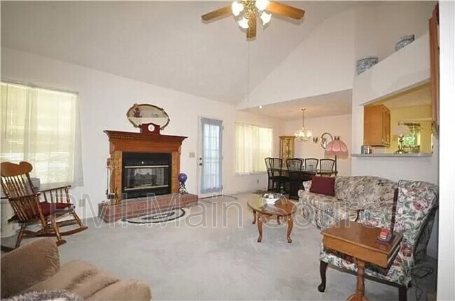 Foto del edificio - 101 Dry Creek Pointe Ct