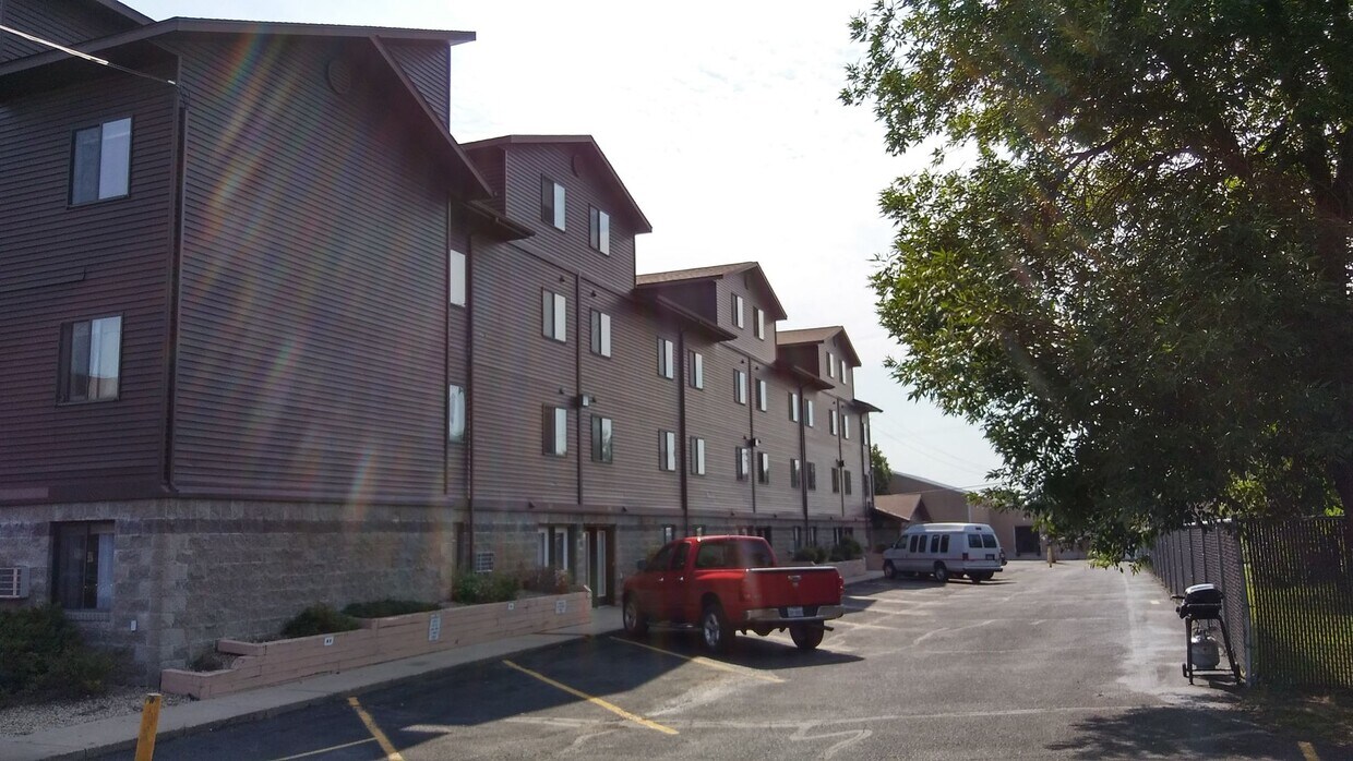 Primary Photo - 5 bedroom 2 bathroom townhome with 4 levels