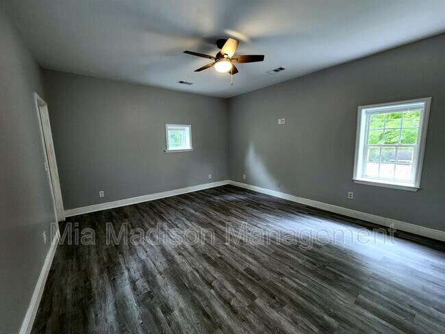 Foto del edificio - 1129 E Bolton St