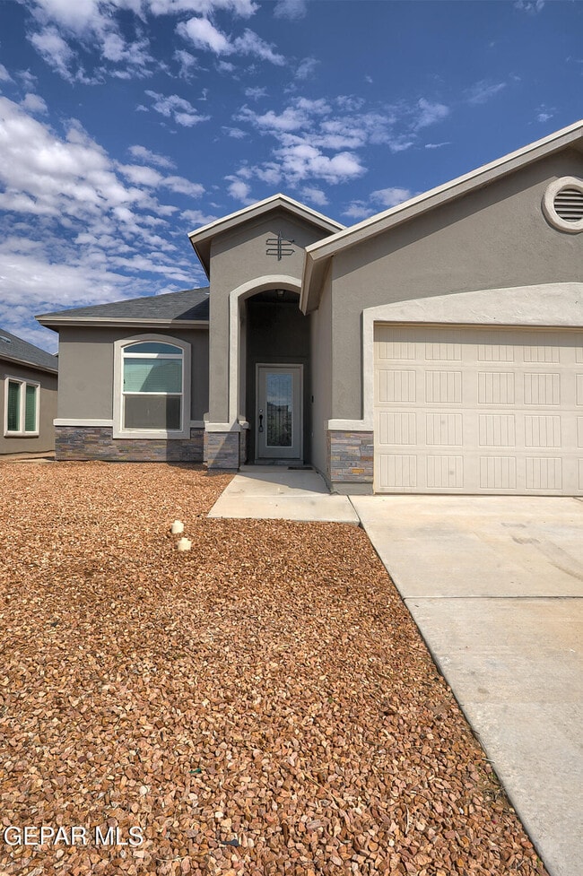 Building Photo - 13849 Garforth Ave